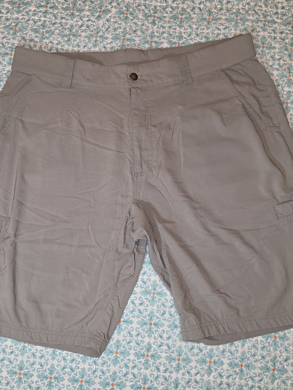 Men's Gray Cargo Shorts with Secure Pockets